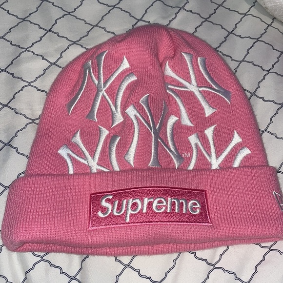 Supreme Limited Edition Yankee beanie - Picture 3 of 6